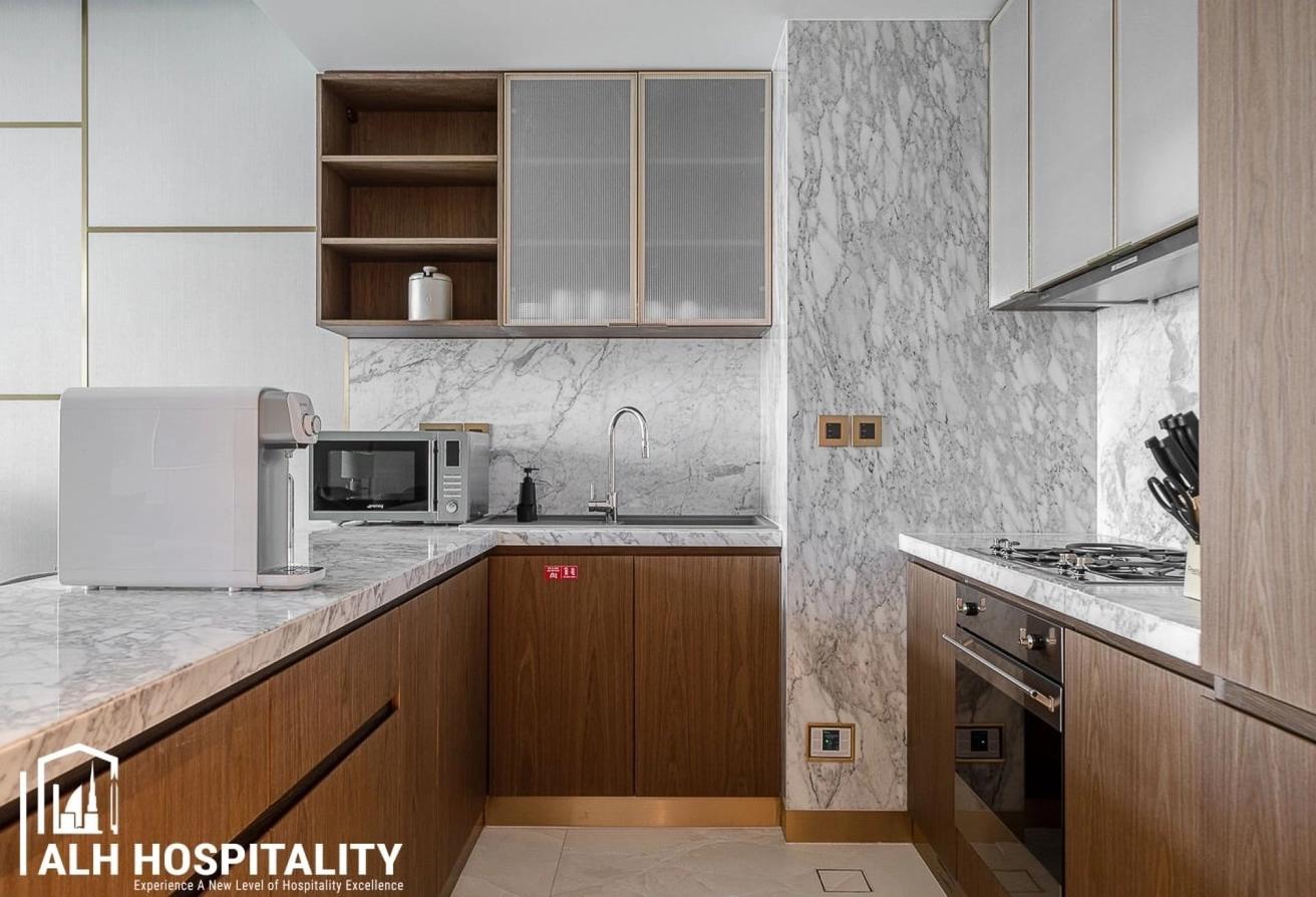 Unparalleled 3 beds | Canal and Burj Khalifa View photo 7