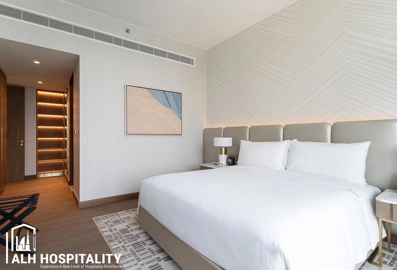 Unparalleled 3 beds | Canal and Burj Khalifa View photo 8