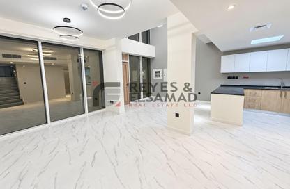 Townhouse - 2 - 3 for rent in Rukan 3 - Rukan - Dubai