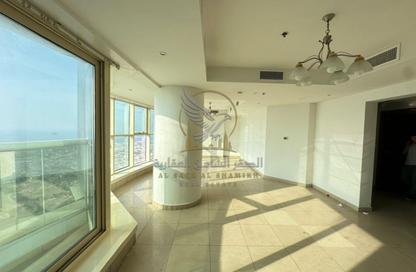 Apartment - 3 - 4 for rent in Al Majaz Tower - Al Majaz 3 - Al Majaz - Sharjah