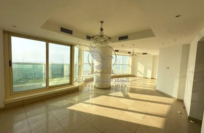 Apartment - 3 - 4 for rent in Al Majaz Tower - Al Majaz 3 - Al Majaz - Sharjah
