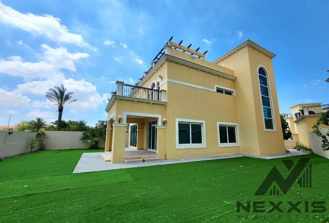 فيلا عائلية | حديقة خاصة كبيرة | أفضل عرض