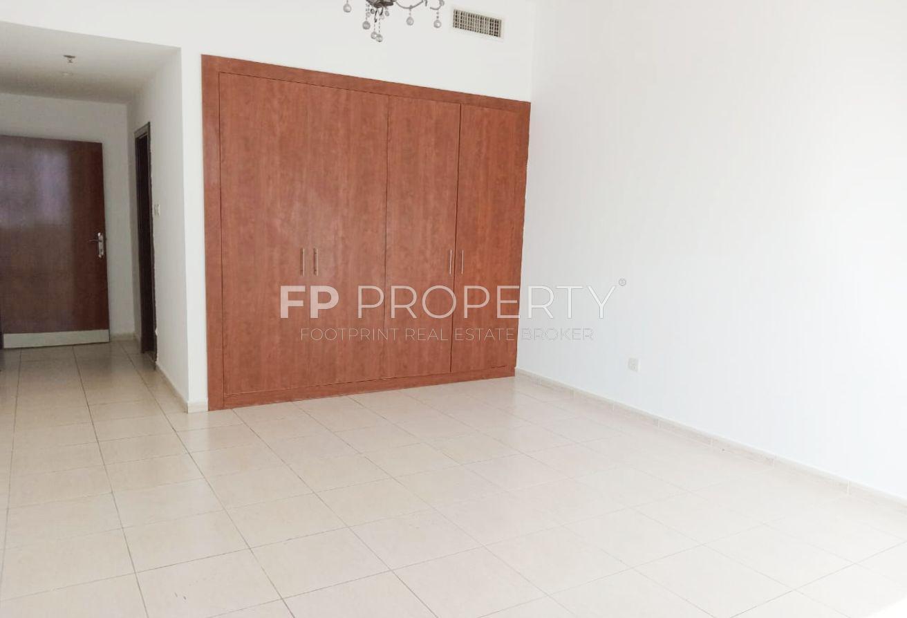 Chiller Free | Spacious | Huge Layout| Vacant photo 6