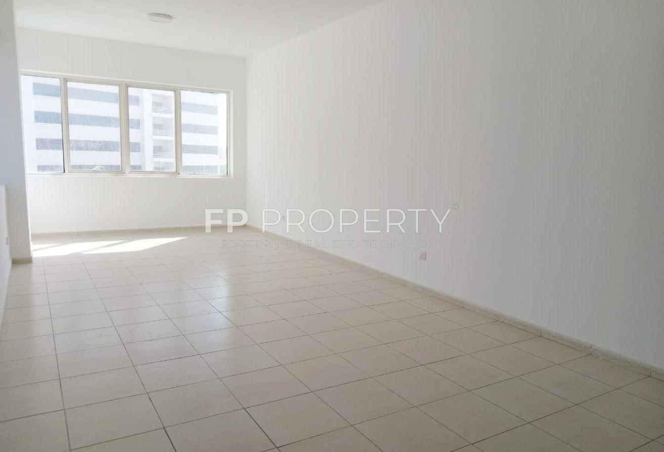 Chiller Free | Spacious | Huge Layout| Vacant photo 12