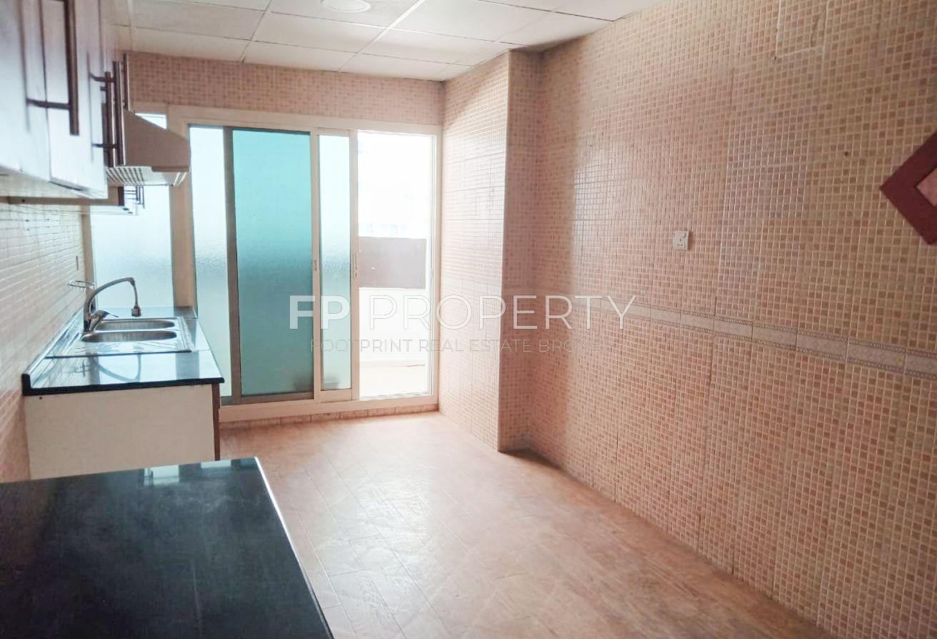 Chiller Free | Spacious | Huge Layout| Vacant photo 8