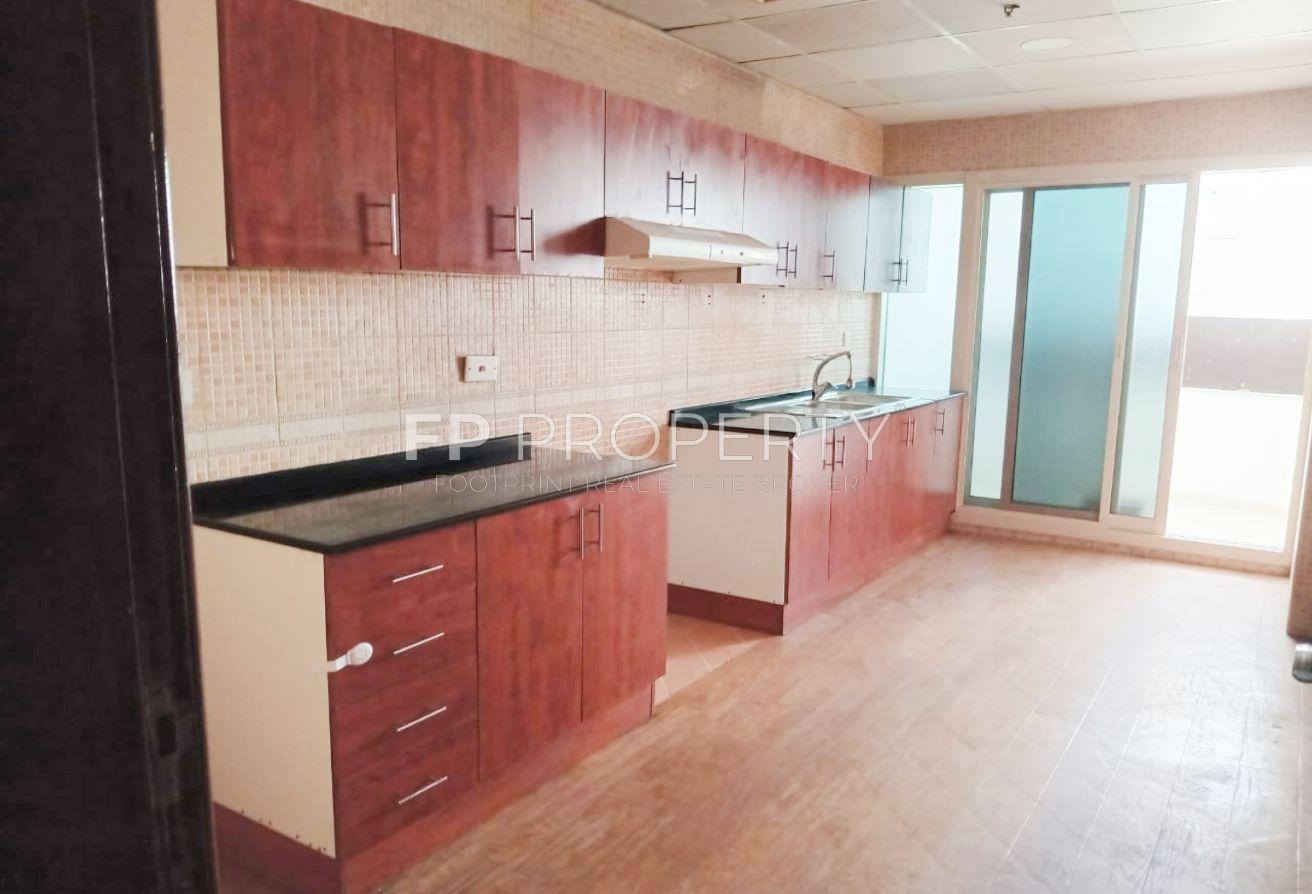 Chiller Free | Spacious | Huge Layout| Vacant photo 7