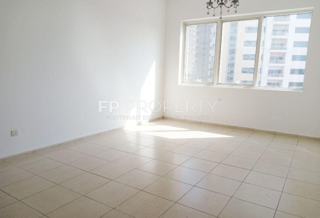 Chiller Free | Spacious | Huge Layout| Vacant photo 3