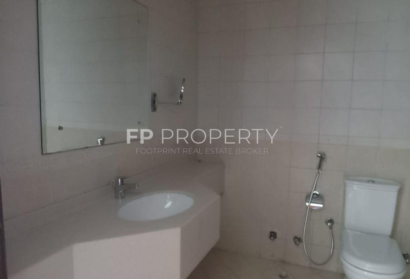 Chiller Free | Spacious | Huge Layout| Vacant photo 14