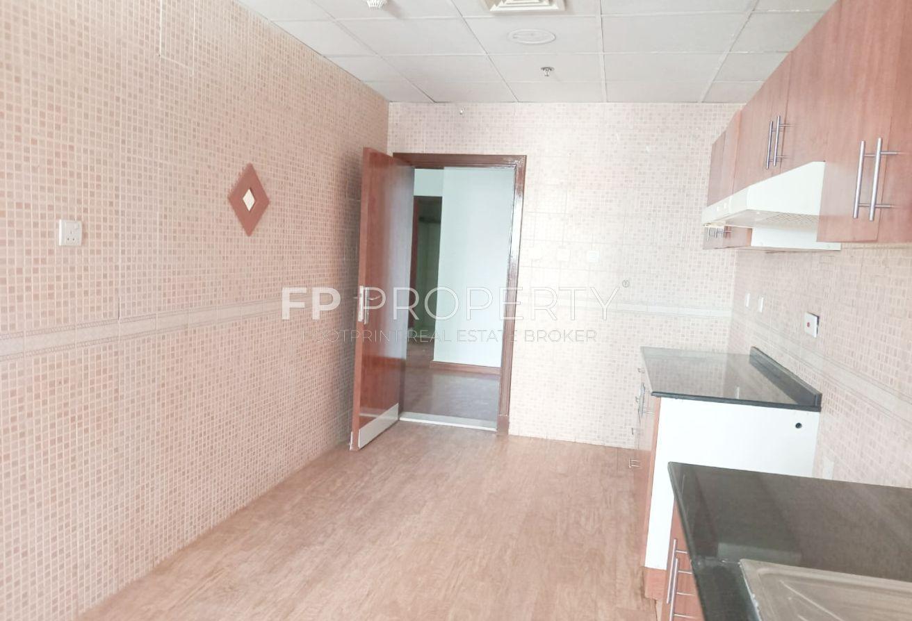 Chiller Free | Spacious | Huge Layout| Vacant photo 10