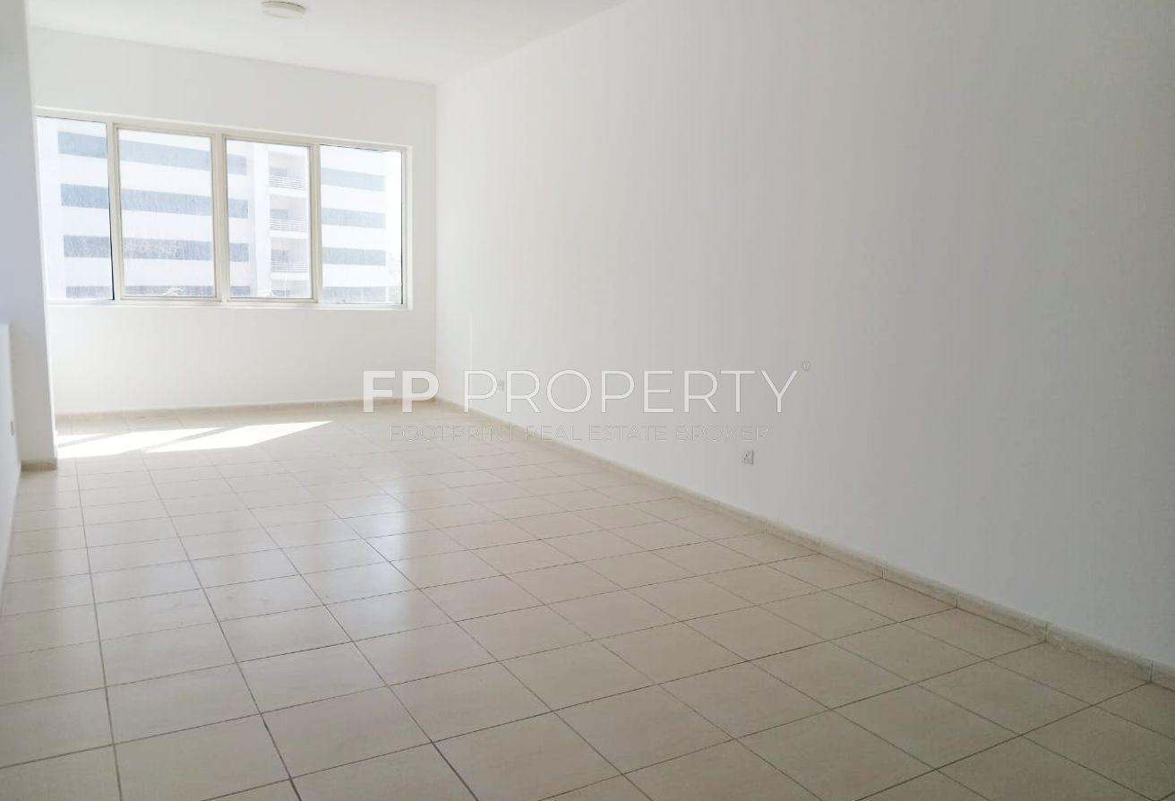 Chiller Free | Spacious | Huge Layout| Vacant photo 13
