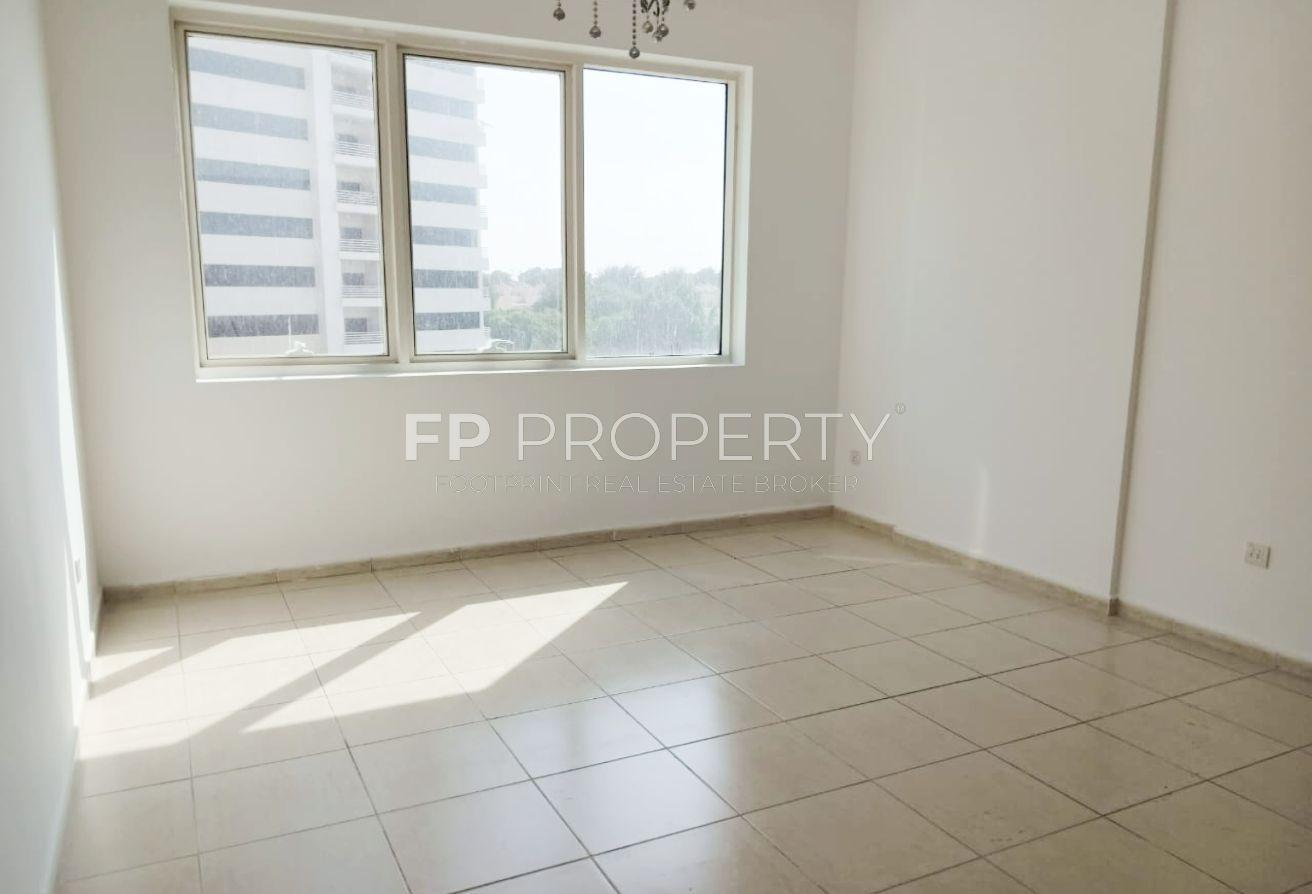 Chiller Free | Spacious | Huge Layout| Vacant photo 4