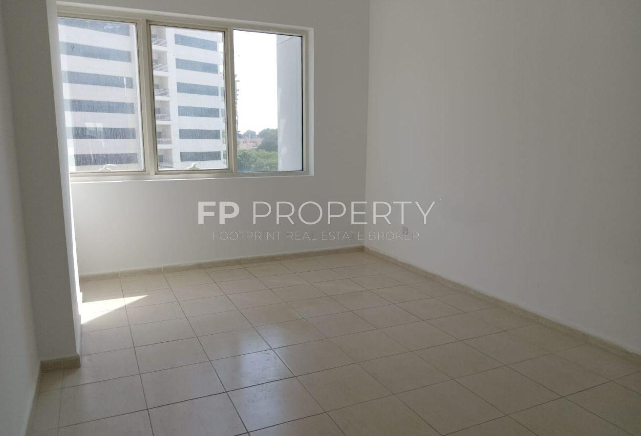 Chiller Free | Spacious | Huge Layout| Vacant photo 15