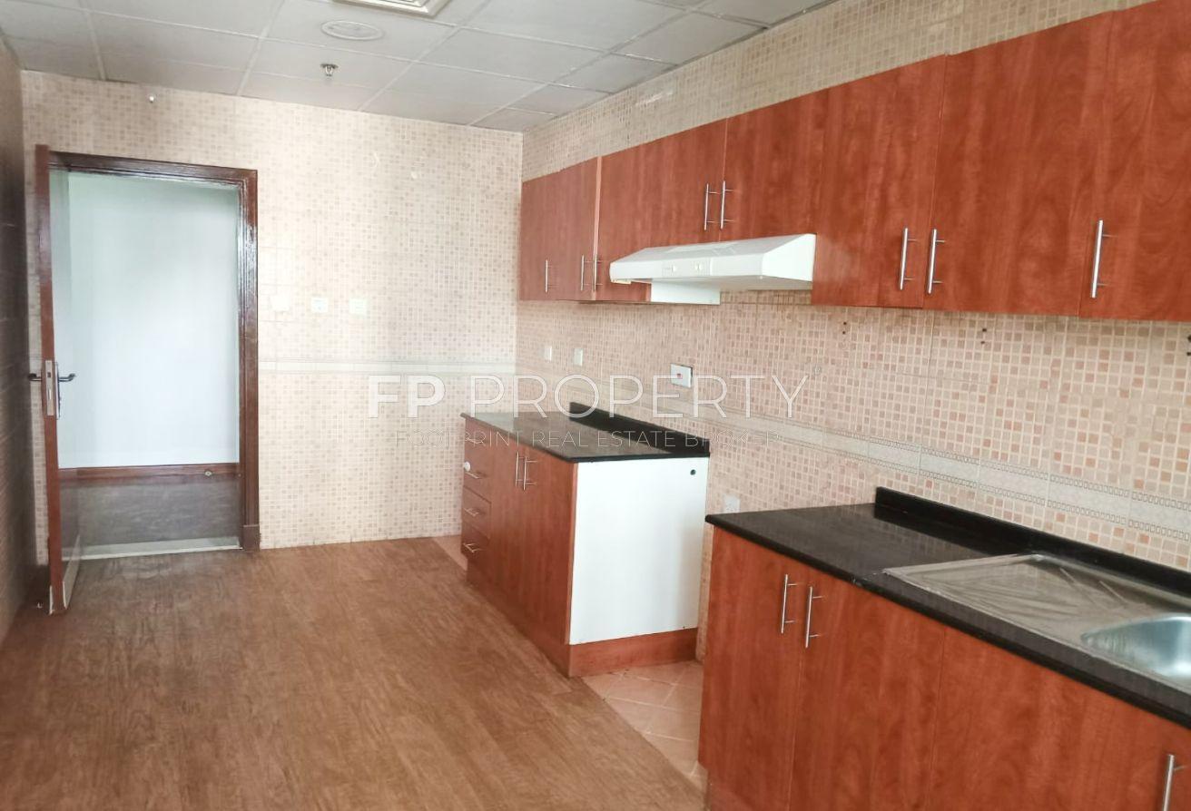 Chiller Free | Spacious | Huge Layout| Vacant photo 9