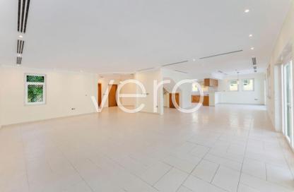 Villa - 5 Bedrooms - 6 Bathrooms for rent in Regional Large - Regional - Jumeirah Park - Dubai