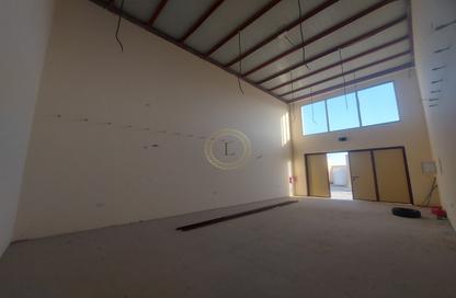 Warehouse - Studio - 1 Bathroom for rent in Wadi AL AIN 1 - Al Noud - Al Ain