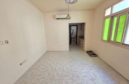 Apartment - Studio - 1 for rent in Fire Station Road - Muwaileh - Sharjah