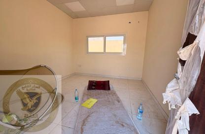 Warehouse - Studio - 1 Bathroom for rent in Al Sajaa S - Al Sajaa - Sharjah