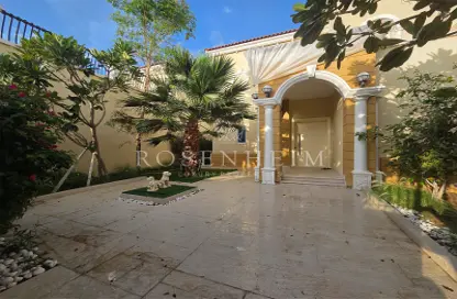 Villa - 4 Bedrooms - 4 Bathrooms for rent in District 8 - Jumeirah Park - Dubai