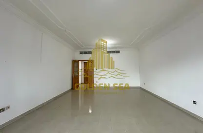 Apartment - 3 Bedrooms - 3 Bathrooms for rent in Khalidiya Centre - Cornich Al Khalidiya - Al Khalidiya - Abu Dhabi