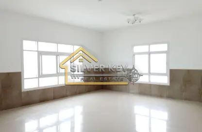 شقة - 2 غرف نوم - 3 حمامات للايجار في بناية البطينة 9 - البطينة - الشارقة