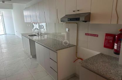 Apartment - Studio - 1 Bathroom for rent in Millennium Binghatti Residences - Business Bay - Dubai