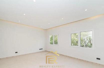 Villa - 5 - 6 for rent in Sector H - Emirates Hills - Dubai