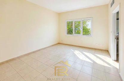 Villa - 5 - 6 for rent in Sector H - Emirates Hills - Dubai