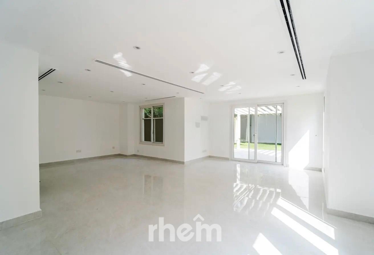 Prime Location | Spacious | for Families photo 5