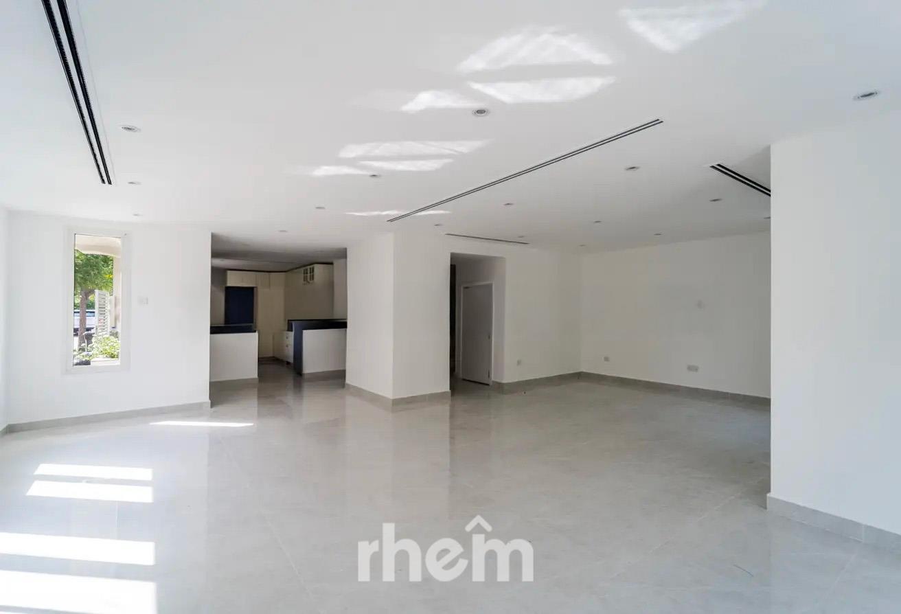 Prime Location | Spacious | for Families photo 4