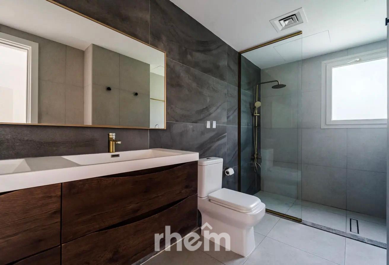 Prime Location | Spacious | for Families photo 12