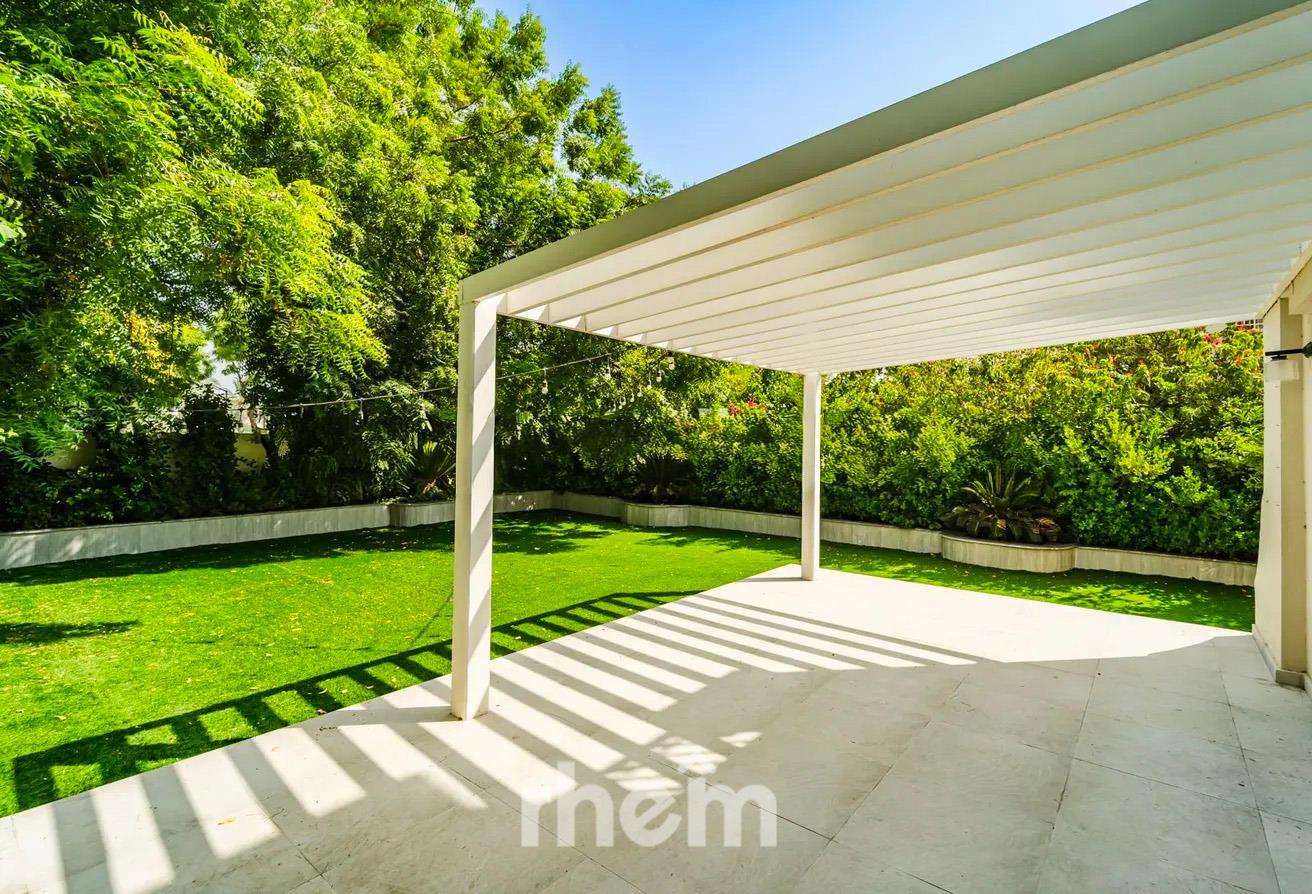 Prime Location | Spacious | for Families photo 14