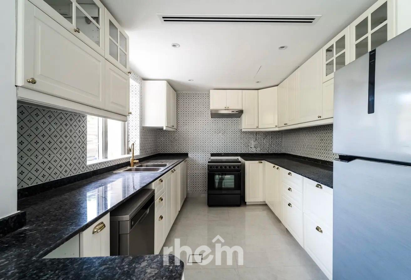 Prime Location | Spacious | for Families photo 3