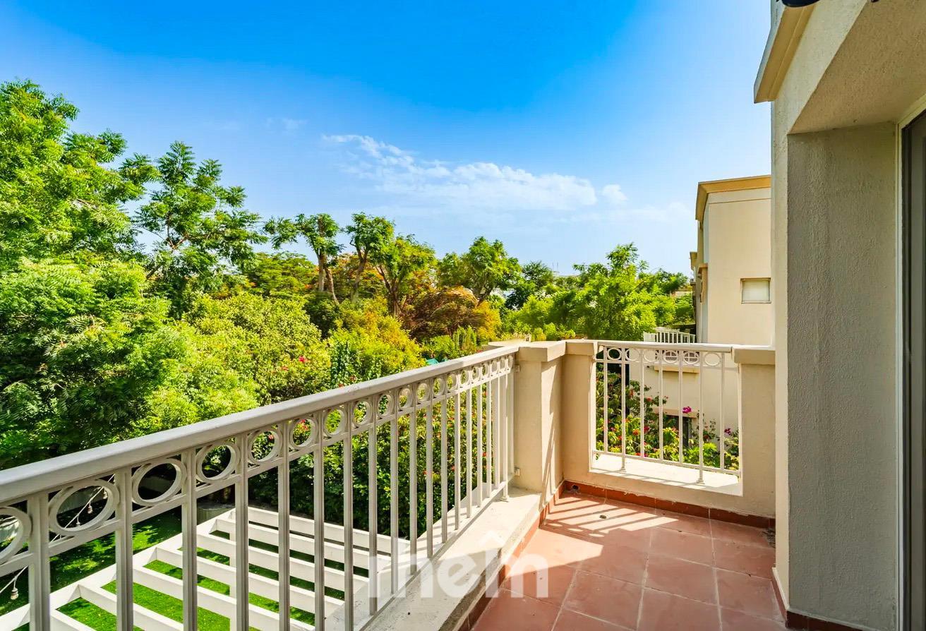 Prime Location | Spacious | for Families photo 13
