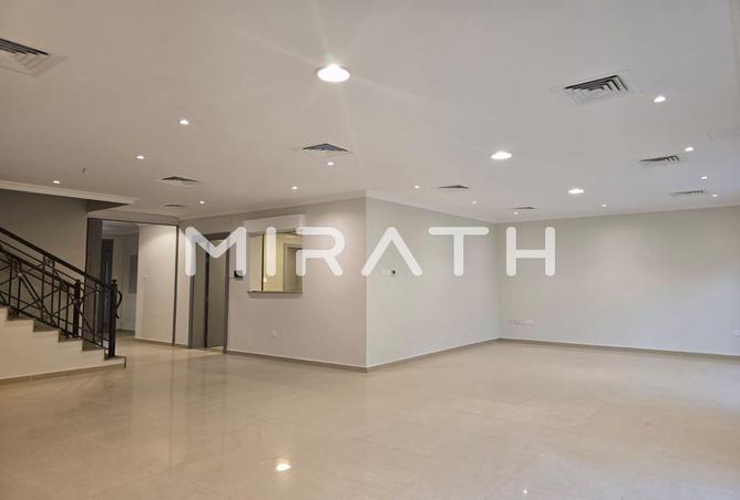 5-Bedroom Fully Upgraded |Specious villa|huge hall photo 3