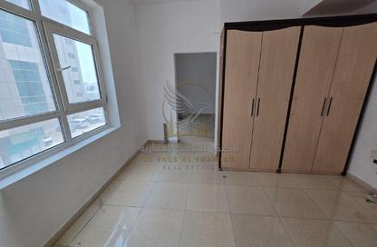 Apartment - Studio - 1 Bathroom for rent in Al Qulaya'ah - Al Sharq - Sharjah Apartment - Studio - 1 Bathroom for rent in Al Qulaya'ah - Al Sharq - Sharjah