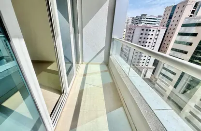 شقة - غرفة نوم - 2 حمامات للايجار في التعاون - الشارقة