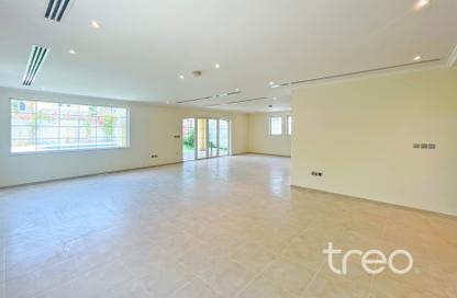 Villa - 4 Bedrooms - 5 Bathrooms for rent in District 6 - Jumeirah Park - Dubai