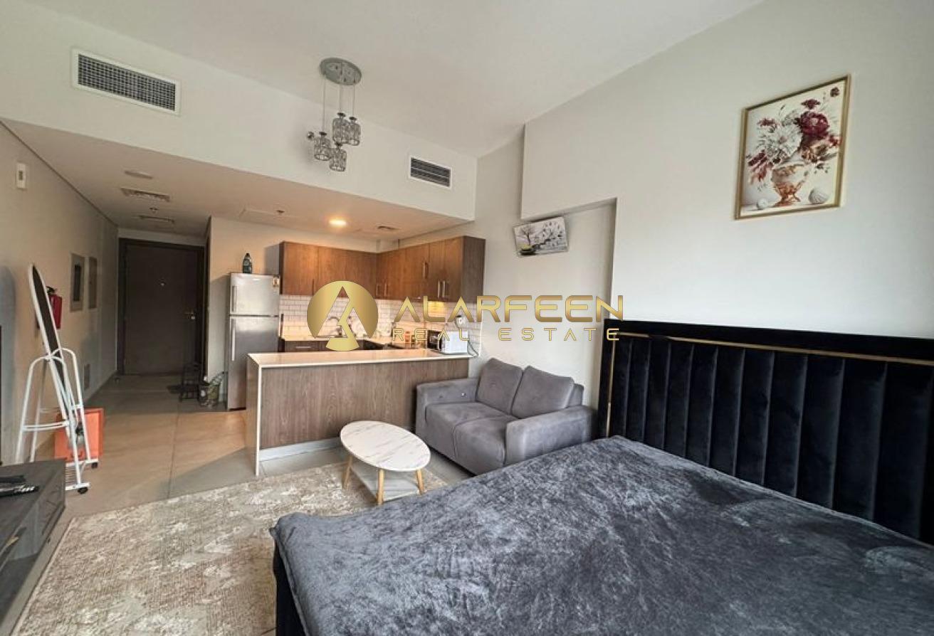 Furnished Studio | Balcony & City View photo 3