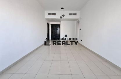 Apartment - 1 - 2 for rent in Palm Tower 3 - Palm Towers - Al Majaz - Sharjah Apartment - 1 - 2 for rent in Palm Tower 3 - Palm Towers - Al Majaz - Sharjah