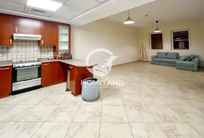 إطلالة على الحديقة والمسبح | جاهز للسكن | تصميم كبير