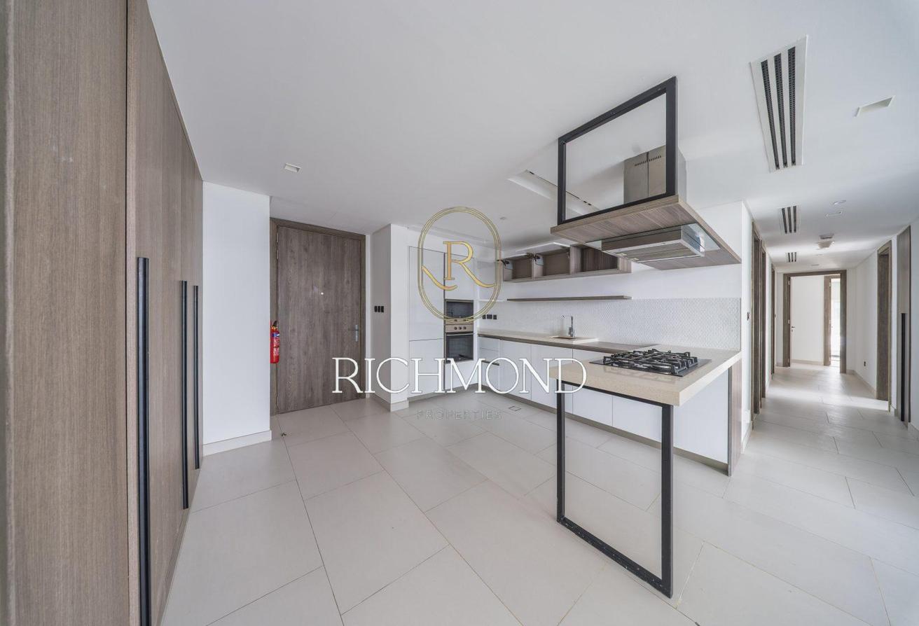 Elevated Living | Spacious 3 Bed | West Beach photo 4