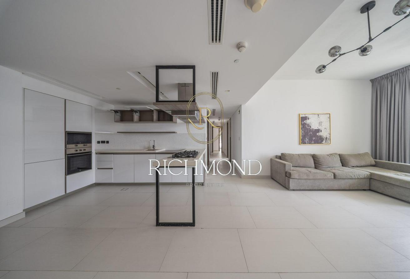 Elevated Living | Spacious 3 Bed | West Beach photo 5