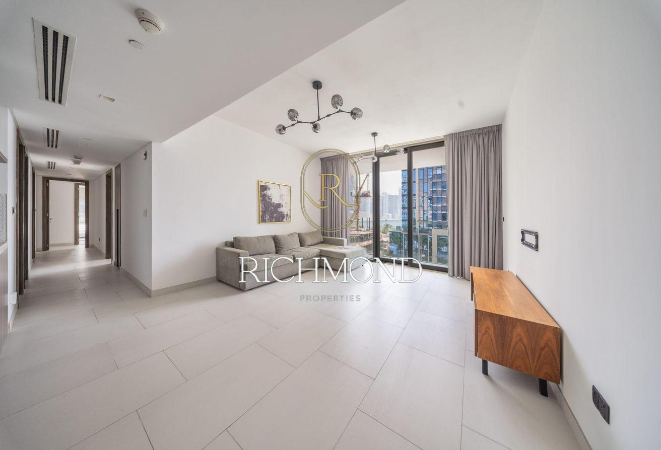 Elevated Living | Spacious 3 Bed | West Beach photo 2