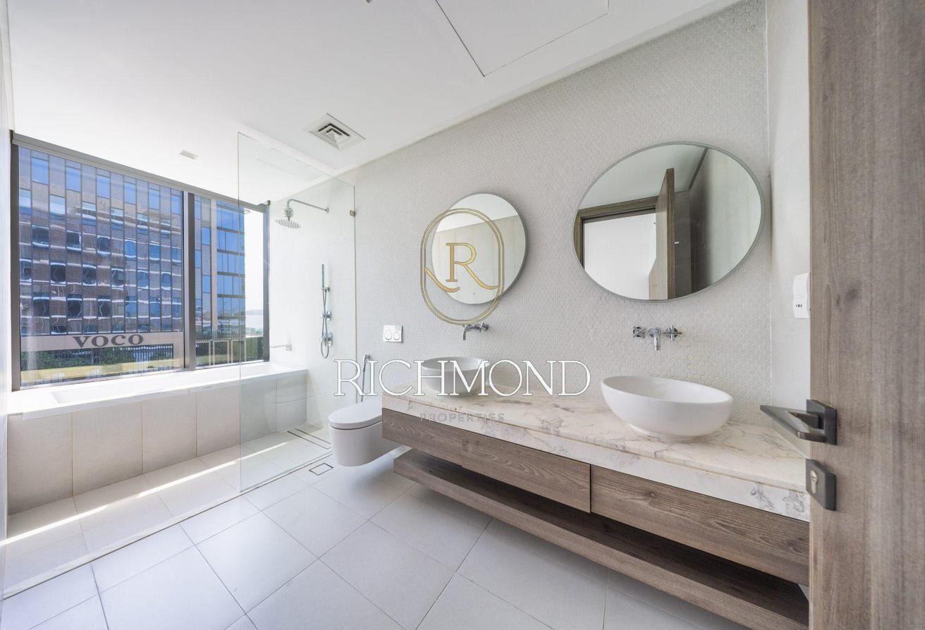 Elevated Living | Spacious 3 Bed | West Beach photo 18