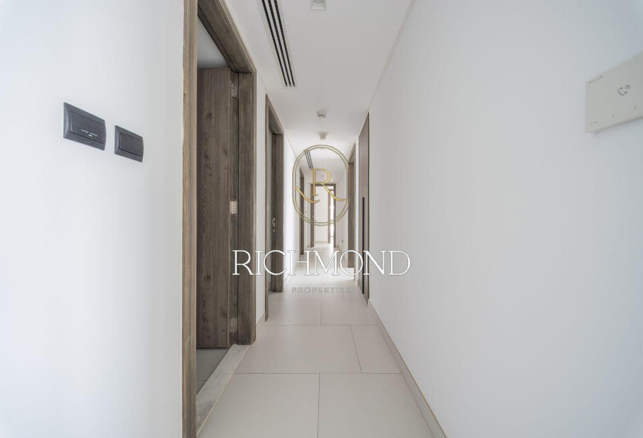 Elevated Living | Spacious 3 Bed | West Beach photo 9