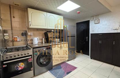 Apartment - Studio - 1 Bathroom for rent in Al Majaz Tower - Al Majaz - Sharjah