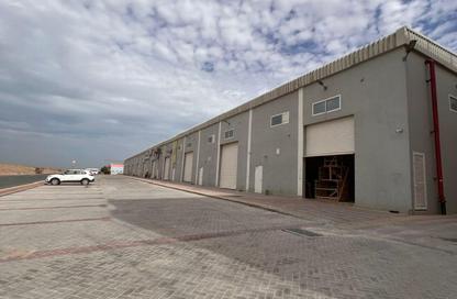 Warehouse - Studio - 7+ Bathrooms for rent in Umm Al Thuoob - Umm Al Quwain
