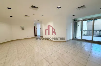 Apartment - 3 Bedrooms - 3 Bathrooms for rent in Maktoum Road Building - Riggat Al Buteen - Deira - Dubai