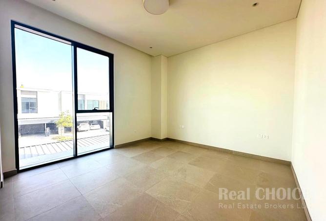 2OltCkrrriS - Property Main Image