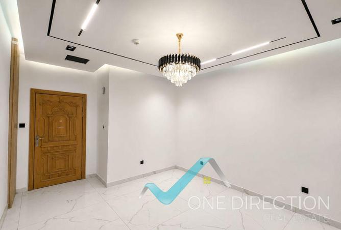 121114005 - Property Image 2